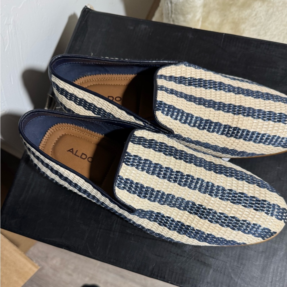 Men’s aldo sz 10.  Blue and beige